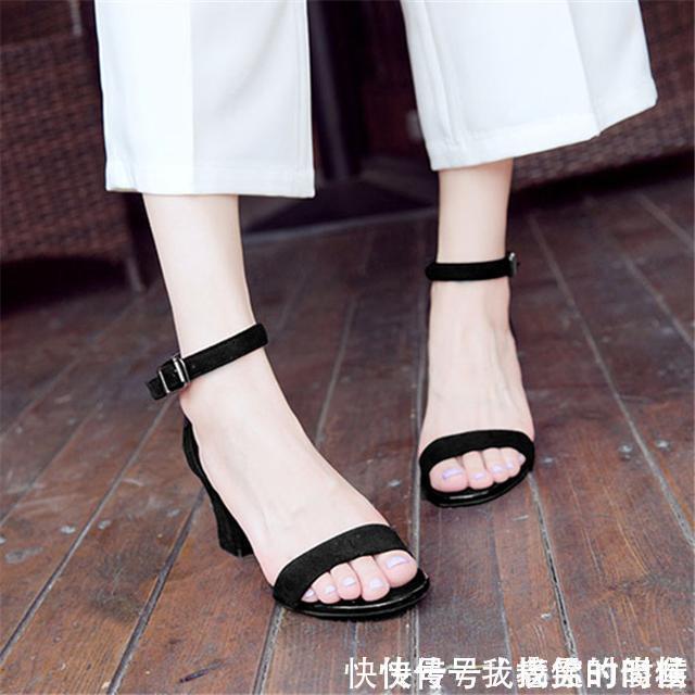 舒适 传统凉鞋不兴了,今夏流行这样的高跟凉鞋,最具女人味