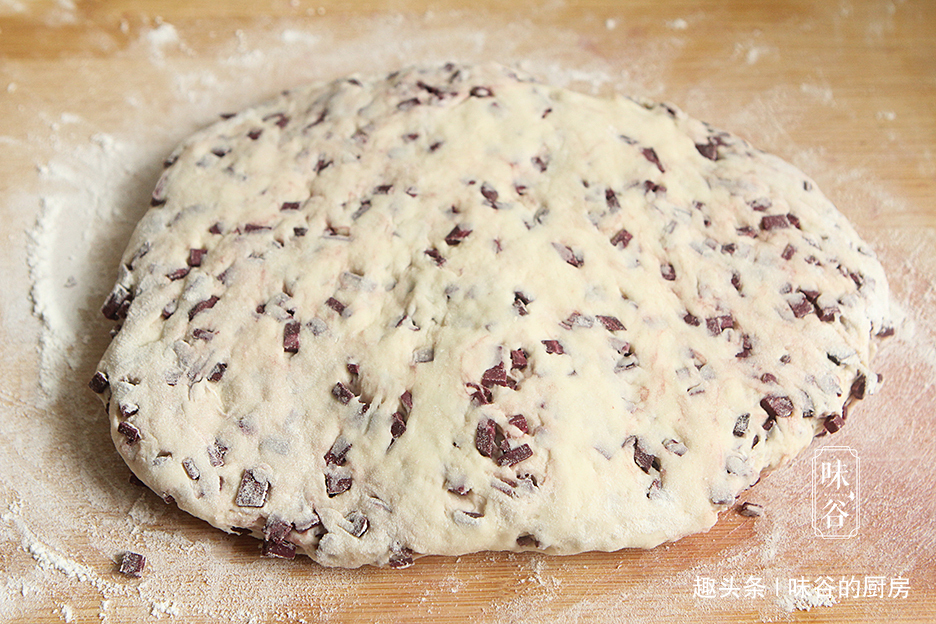 蒸馒头时加紫薯,好吃不腻,营养又低脂,隔三差五吃,肠胃更健康