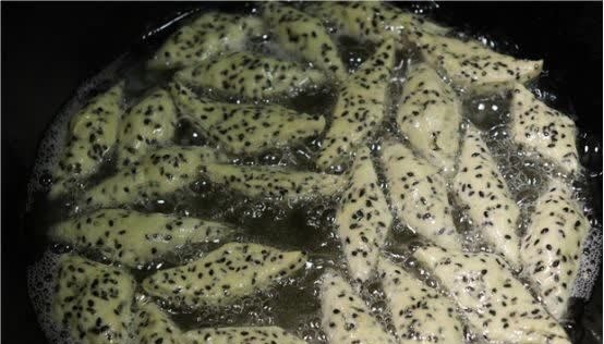 小片|黑芝麻这样做太吃了，加2个鸡蛋，简单一搅，出锅小孩抢着吃