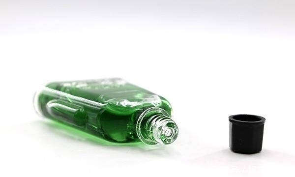 十里飘香|无论男女,睡前用风油精涂抹肚脐,第二天一些好处会不请自来