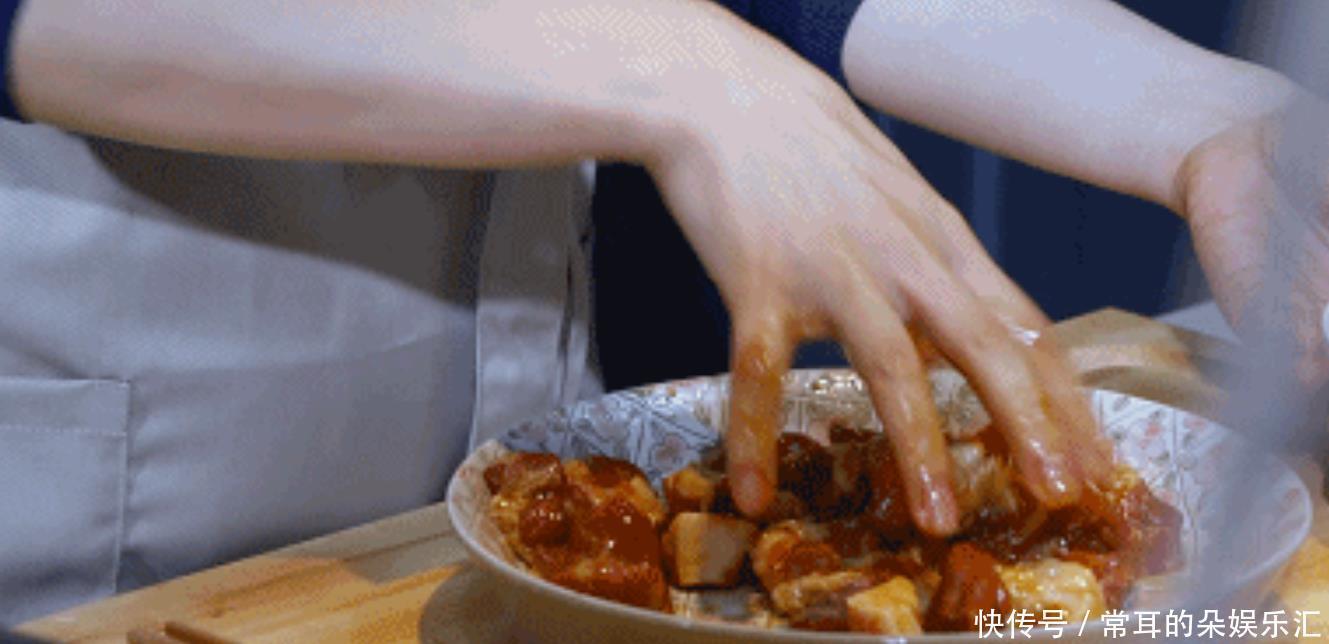 可口|水果和肉一起烹饪,也能擦出美味火花,晶莹剔透,酸甜可口有食欲