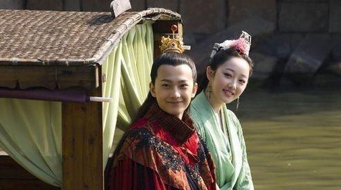 王熙凤!抄检大观园,林黛玉房中搜出一东西有问题,被王熙凤遮掩过去