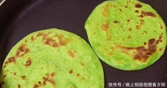 阳春三月,一把菠菜2颗蛋,半碗面粉做早餐,同时也是减脂晚餐