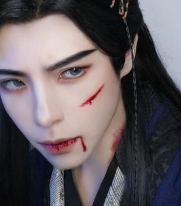 还原度|镜玄“美强惨”的COS照来啦!还原度超级高,已达真假难辨的地步