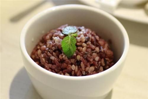 米饭|一个月不吃米饭减了9斤，为什么不吃饭，体重会降得这么快？