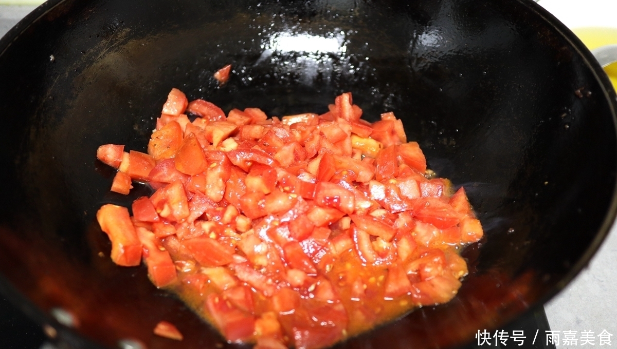  剩油条新做法，入锅搅一搅，喷香扑鼻开胃，老公儿子都说没吃够