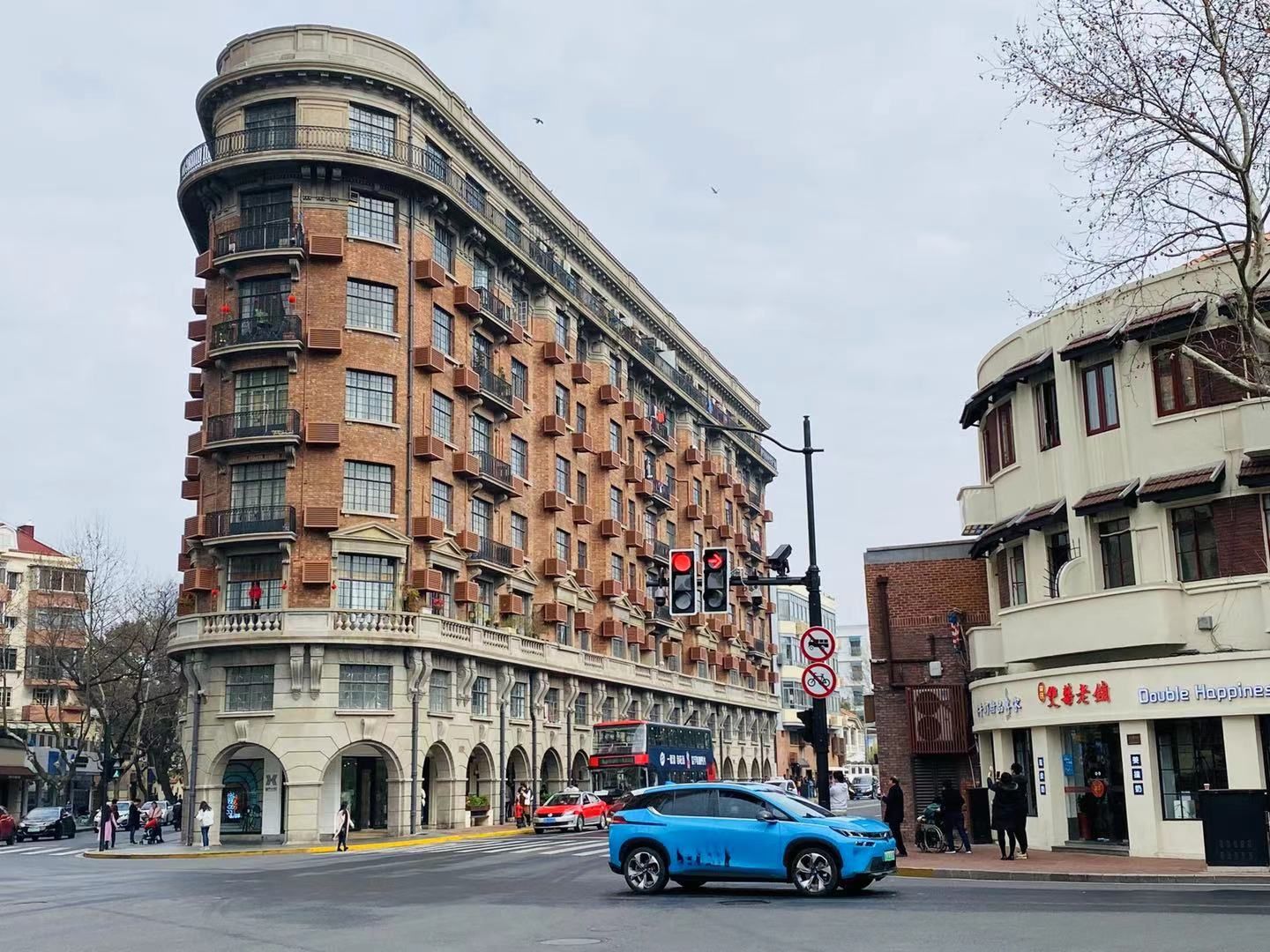 文艺青年打卡武康大楼有了新体验：天上无线，地上有景，城市有爱