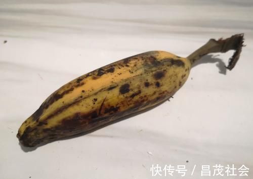 家有烤箱的一定要试试，不用打发，简单搅拌就能做的蛋糕，太香了