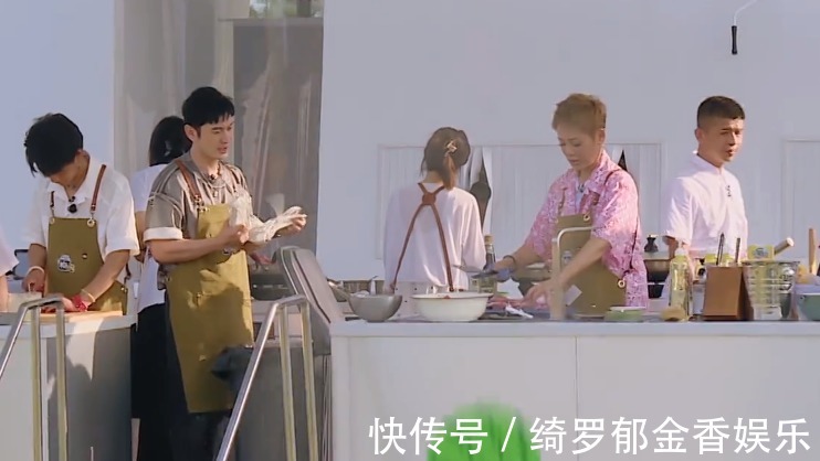 黄晓明|《中餐厅5》一天只卖五道菜,售价高达450,网友直呼“太坑”!