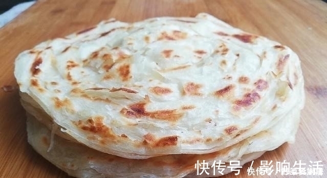 吃法|面食新吃法,两根筷子搅一搅,金黄喷香,比馒头饺子好吃太多了