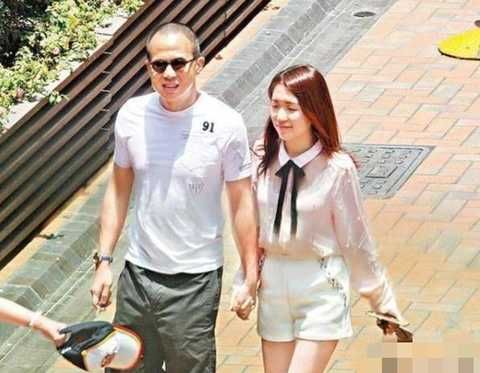 55岁李泽楷新恋情疑曝光25岁绯闻女友长相甜美眉眼酷似梁洛施