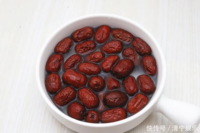 女人补气血的“小零食”,做法很简单,每天来几颗,健康又营养