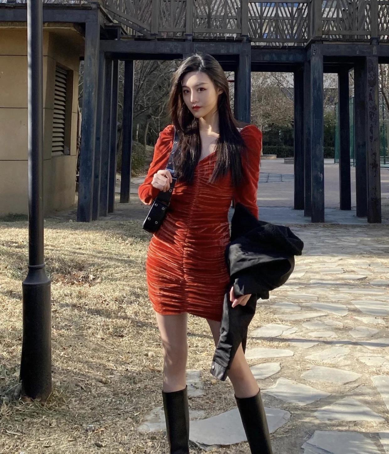 穿搭|秋冬怎么穿才洋气,试一试“丝绒连衣裙”端庄优雅,漂亮大方!