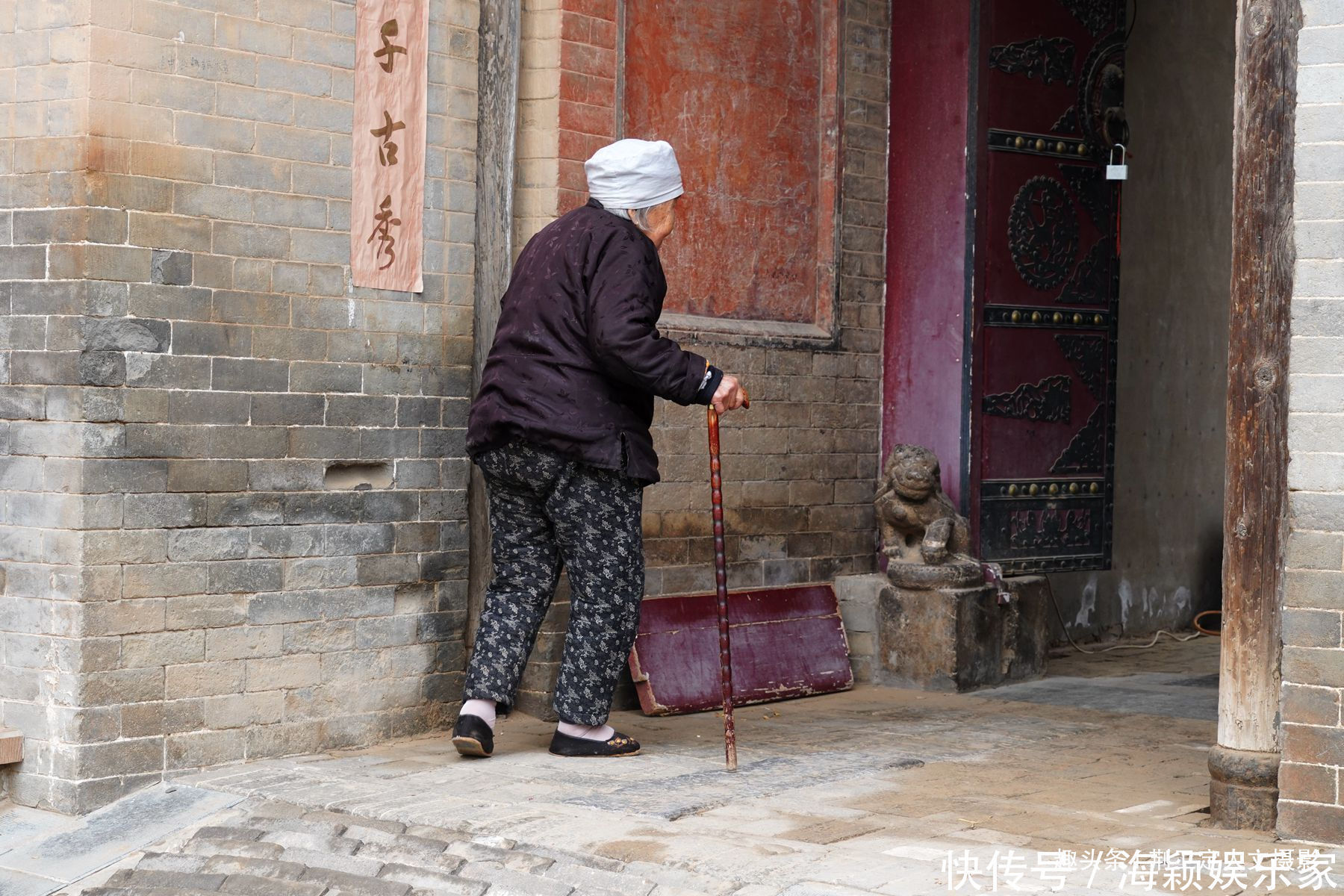民间文化|陕西农民老宅门下1对石狮子，白天3.2万元不卖，晚上让他始料不及