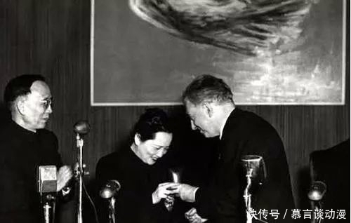 郭沫若|郭沫若写给斯大林的祝寿诗:我向你高呼万岁