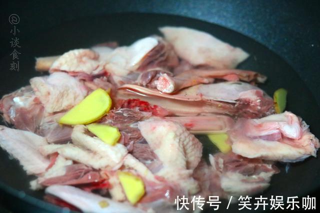 味道|炖老鸭汤时,别直接下锅炖,多加“2步”,汤汁浓郁味道鲜,解馋