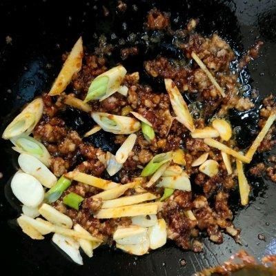 #暖冬酱在手，嗨吃部队锅#hin下饭的辣酱肉沫荷包蛋炒粉条