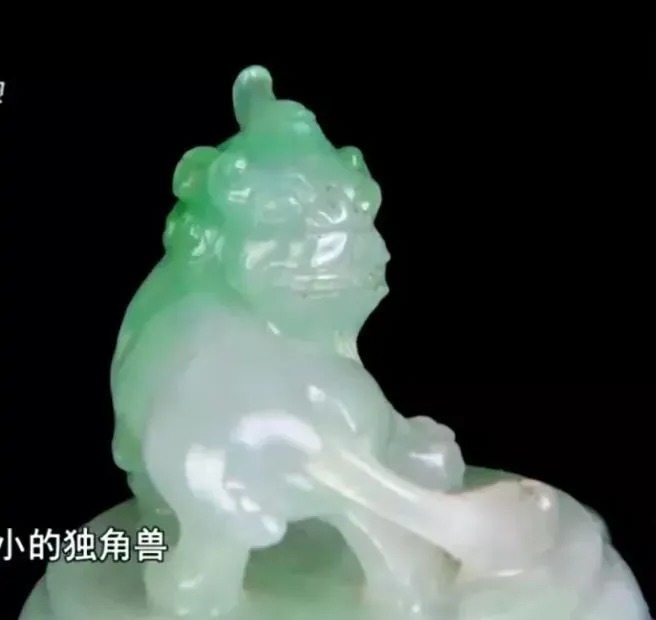 估的|大哥1万欧元买回的翡翠香炉,专家估的价格让人眼红!