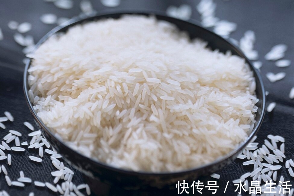 米饭|煮米饭，只加水是大错，教你2个技巧，米饭粒粒分明，又香又软