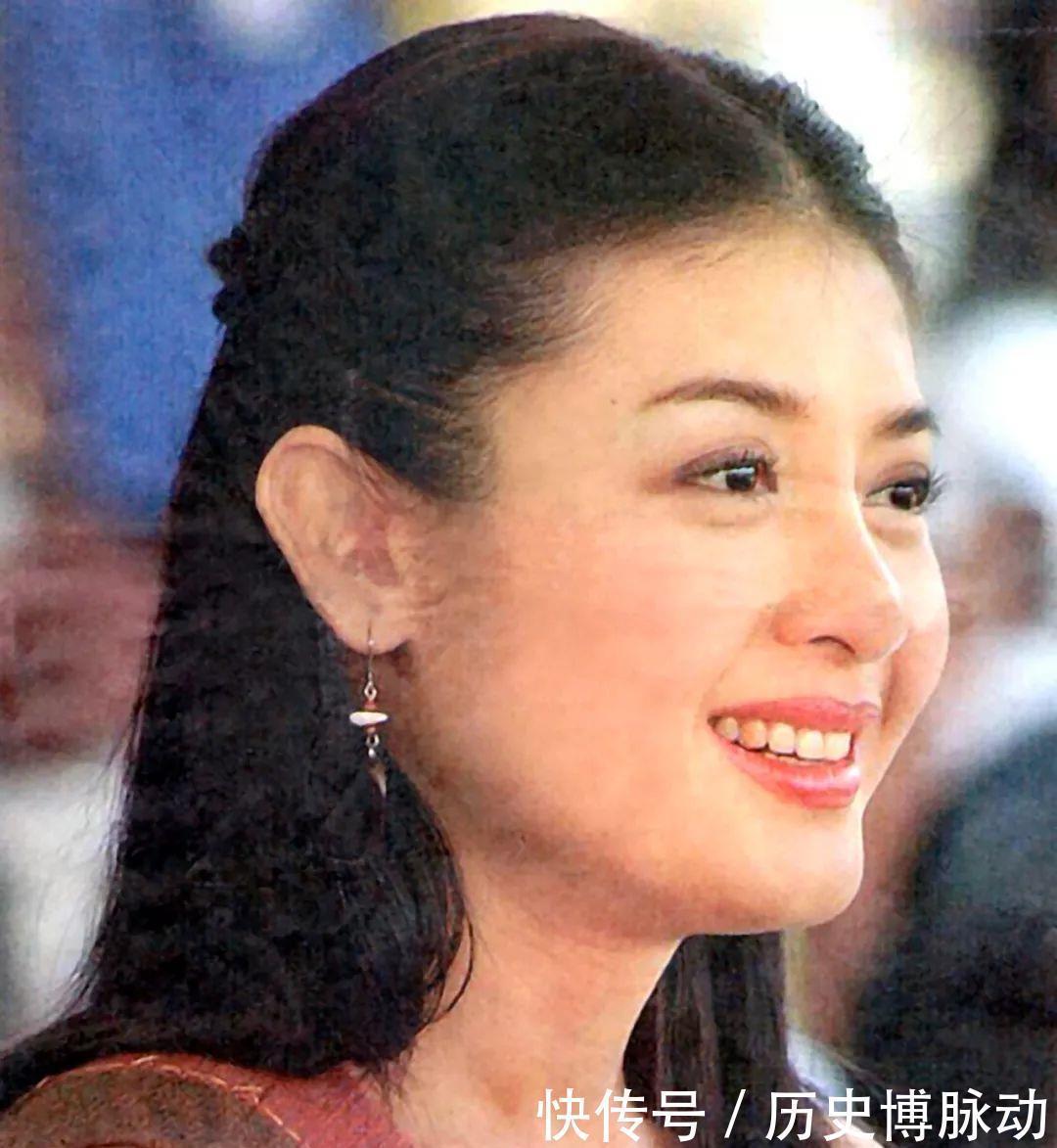 钻石项链|西拉米空有一腔奢华梦,和泰王结婚9年,就靠一条钻石项链撑场面