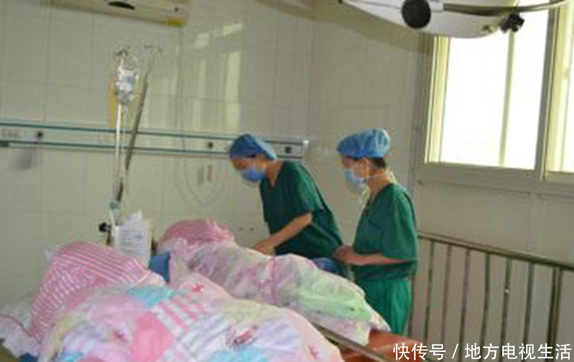 排便|顺产时,宝宝和便便说不准谁先出来?莫尴尬!这是正常表现