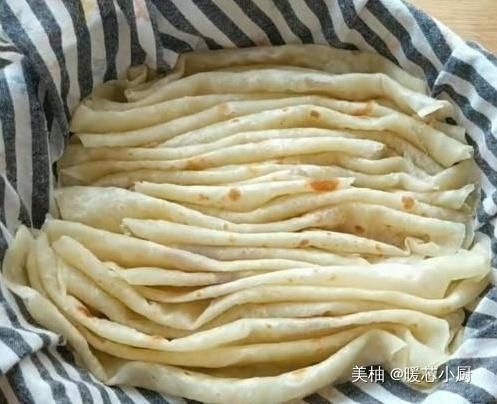 嫌烙饼时间太长这种烙饼法,40秒就能出锅,面饼松软又劲道