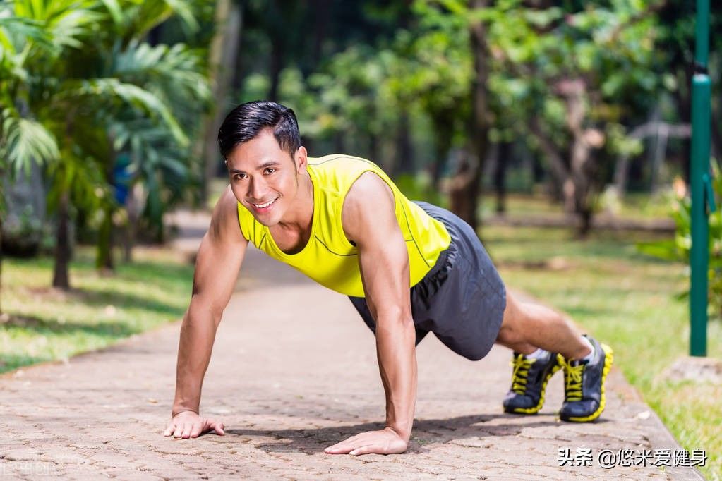 双杠臂屈伸|如何快速雕刻胸肌？只需做好6个动作，让整个胸肌更加厚实饱满