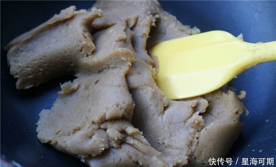 传统|传统广式月饼做法,好吃不腻,新手也成功,附4种经典馅料