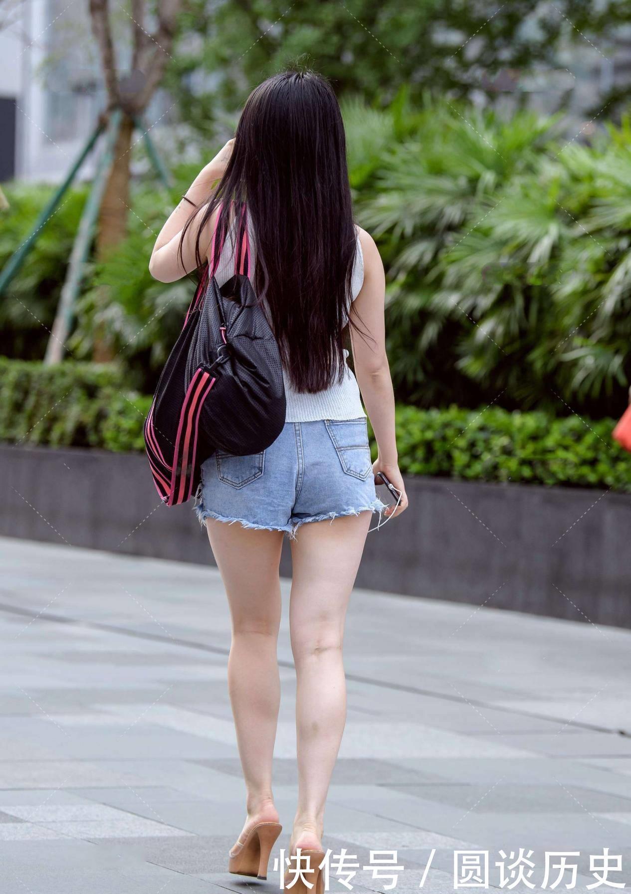 穿搭|针织背心，清爽舒适，搭配浅蓝色牛仔短裤，更显清新自然