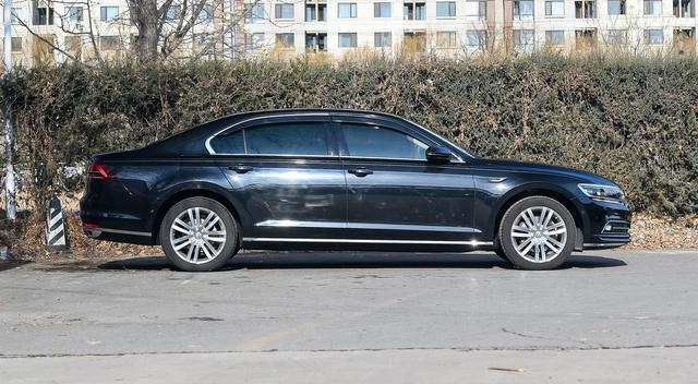 豪华品牌|销量不够,价格来凑,豪华车的品质,月销不足700辆,太尴尬