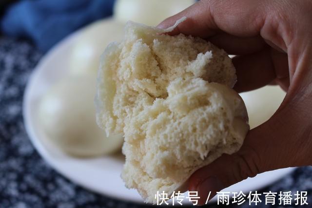 保鲜膜|天冷发面有诀窍,酵母粉里多加1味,面团蓬松,一个小时发满盆