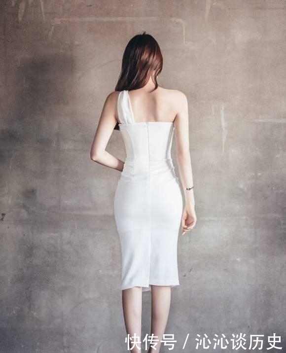 简单|朴正允纯白斜肩连衣裙,简单大方又不失高贵气质