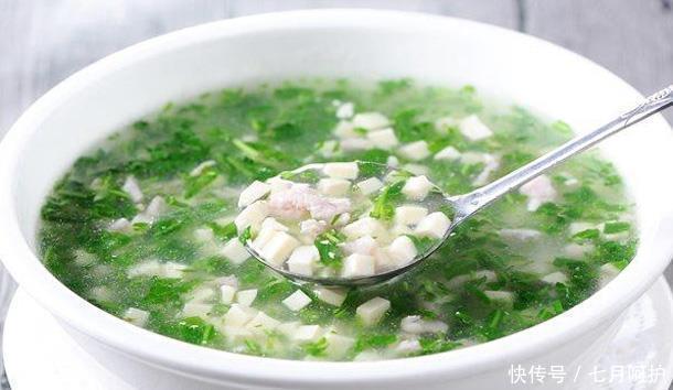 小蛮腰|今年降雨频繁雨后野菜疯长，孩子多喝免费高钙汤，绿色补钙瘦身