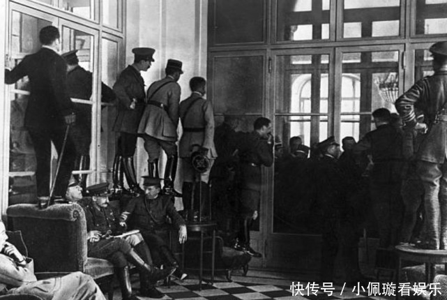 德意志|凡尔赛和约签订现场:德意志被打入地狱,法国人民载歌载舞