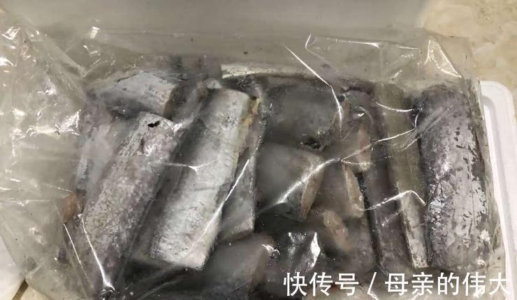 买带鱼，选肉厚的还是肉少的？学会挑选技巧，买对带鱼做菜好吃