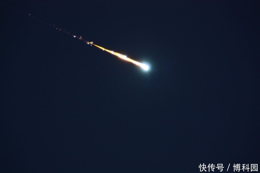 地球 在地球燃烧了的一颗流星,没想到被地球“引力弹弓”射向了木星