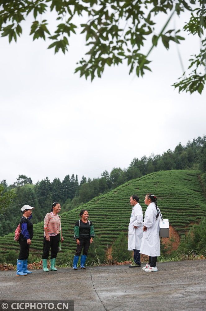 icphoto|贵州丹寨：“夫妻村医”守护大山村民健康二十余载