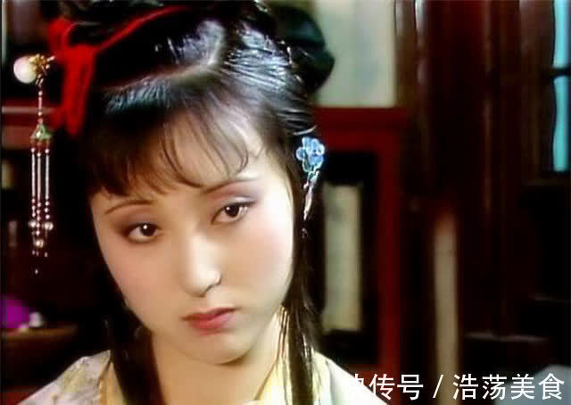 黛玉!为何宝玉挨打后,黛玉没有急着去探望宝玉?这背后才是真正的爱