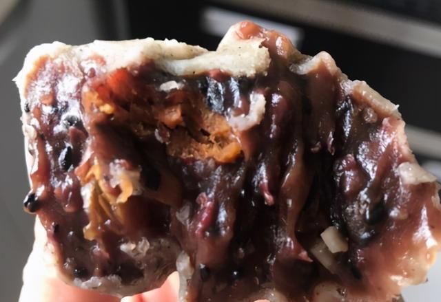 营养|进补季,糯米粉里加红枣和红豆,搓一搓蒸一蒸,做成粘豆包营养高