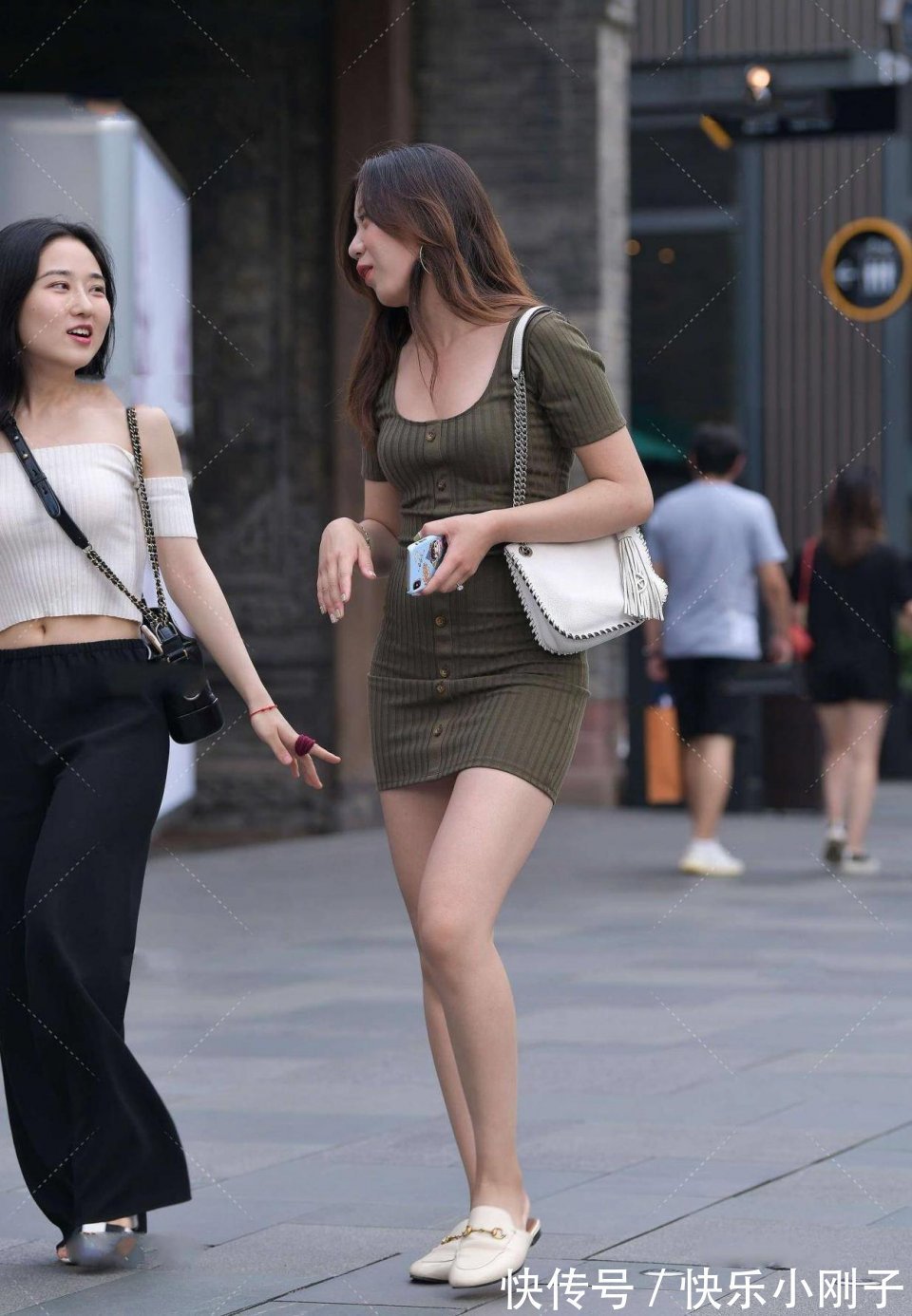 身材|美女这身材还敢随便出门逛街,简直就是“开挂”一般的存在啊!