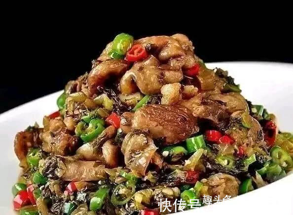 爱吃酸菜肥肠的要收藏，教你个新吃法，开胃下饭，做法也简单