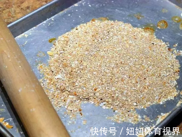 给绿萝“只浇水”永远也养不好!用上3种肥料,叶子油绿、向外冒