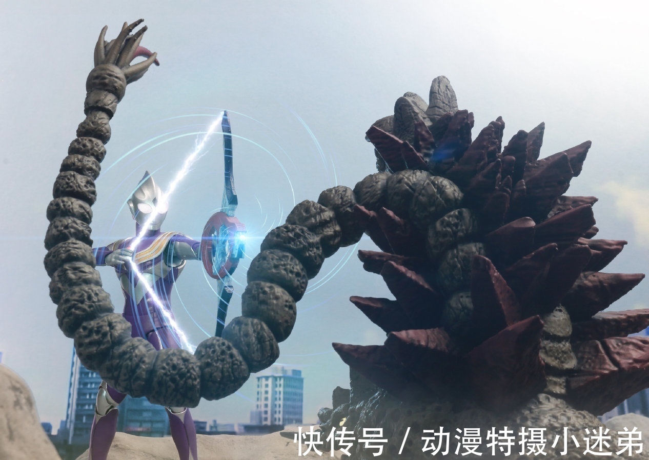 比特利迦|令和迪迦拿起圆环之臂，和曾经的怪兽战斗，比特利迦强太多了！