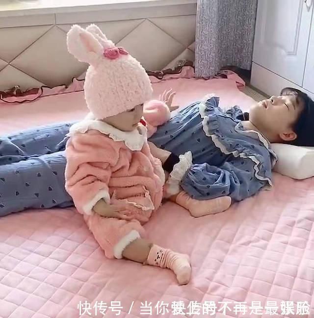 睡着|12个月大的宝宝哄312个月大的妈妈睡觉，哄睡动作熟练的让人心疼