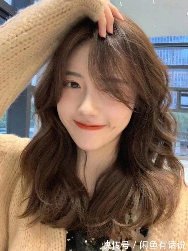 蛋蛋卷 减龄不一定要烫羊毛卷,太挑人!今年流行“慵懒卷”,很有女人味