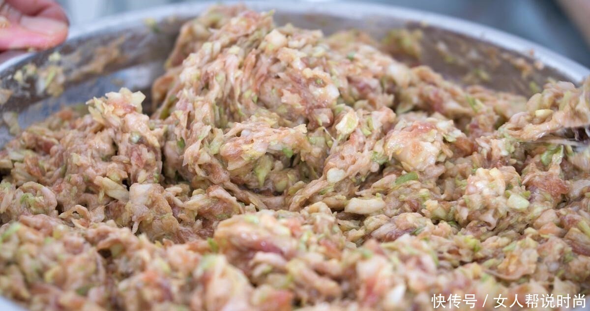 拌饺子馅,加生油还是熟油教你正确做法,别加错了,味道差很多