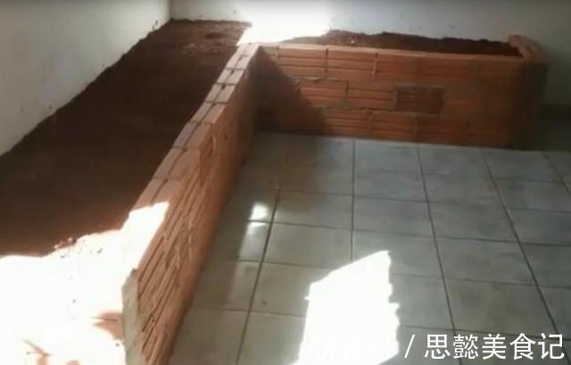 老公|老公一根筋，坚持红砖砌沙发，邻居听了笑我土，看完效果不吭声