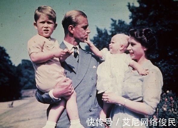 克拉伦斯宫|女王与菲利普亲王结婚72年，不共用卧室，英媒披露原因