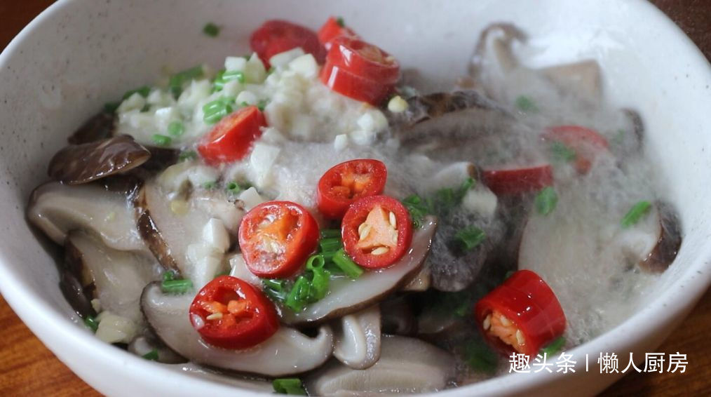 香菇别光炒着吃,教你做凉拌香菇,爽口不油腻