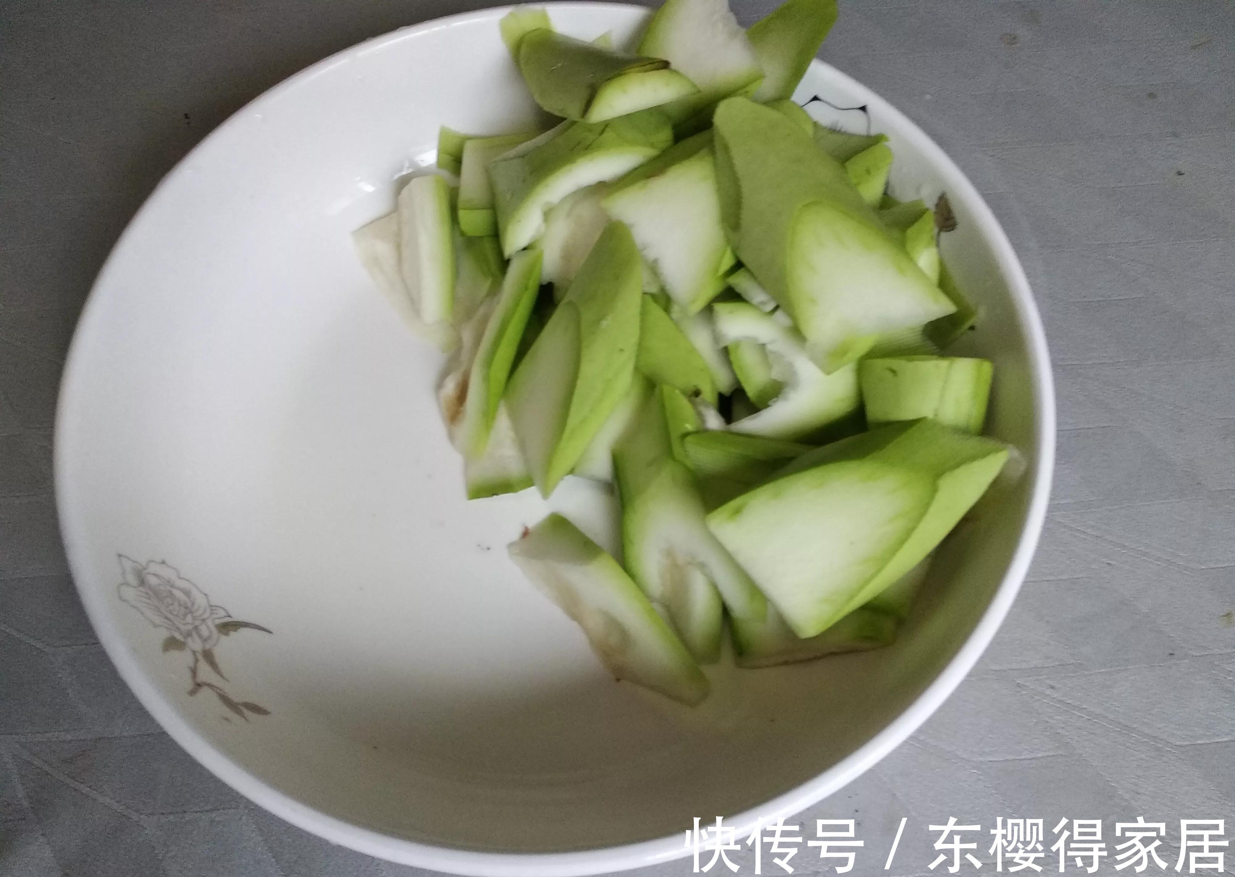 高压锅|入秋后，要吃这菜得抓紧，跟骨头炖鲜嫩又营养，错过可要再等一年